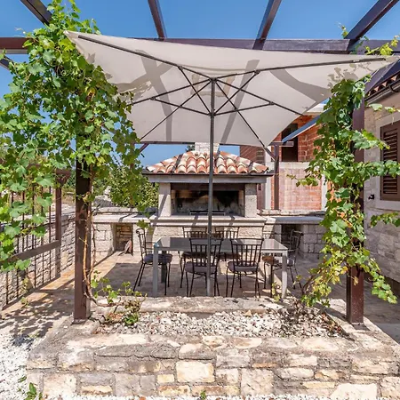Holiday home Stunning In Trosti With Wifi *