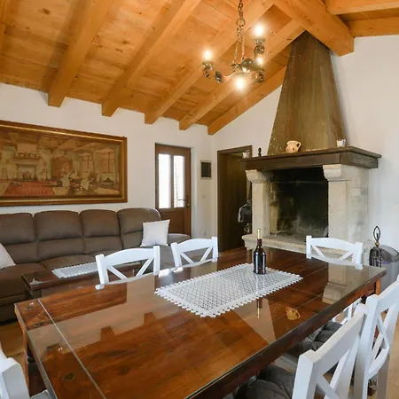 Holiday home Stunning In Trosti With Wifi *
