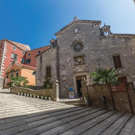 Stunning In Trosti With Wifi Rojnici
