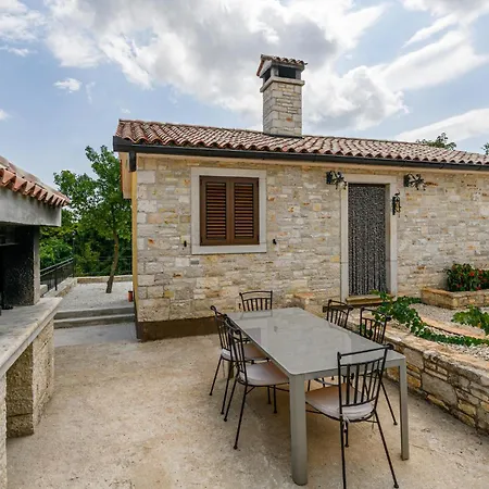 Holiday home Stunning In Trosti With Wifi Rojnici